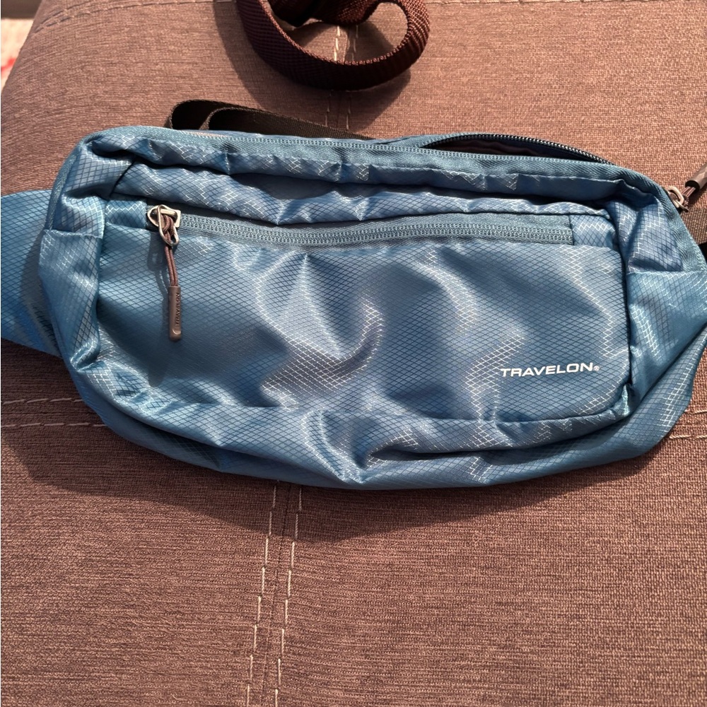 Travelon rfid hip pack